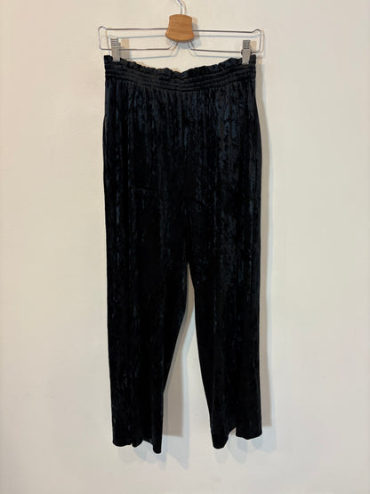 ZARA. Pantalón fluido terciopelo