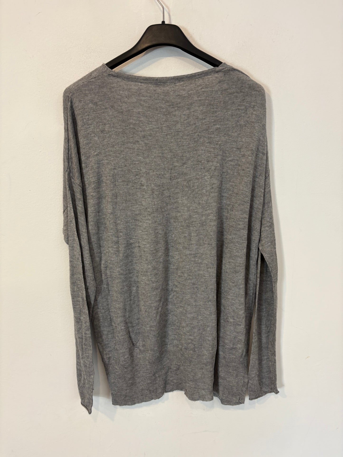 OYSHO. Jersey fino gris cuello pico