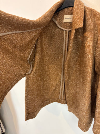 THE NEW SOCIETY. Chaqueta camel espiga lana aberturas