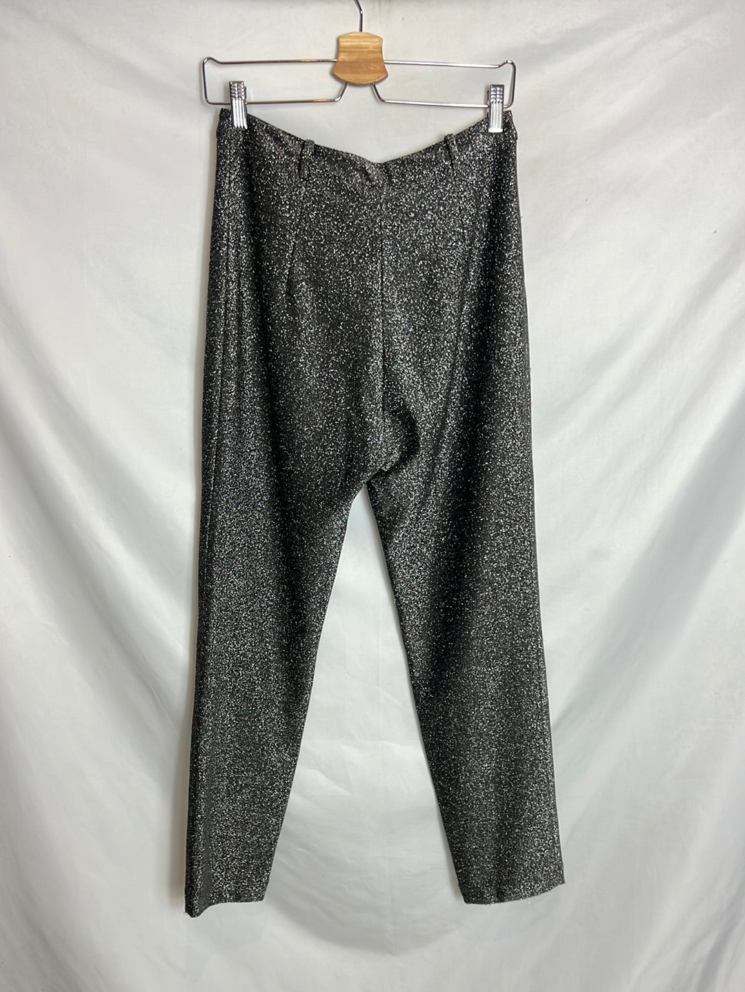 UTERQÜE. Pantalón gris purpurina. T M