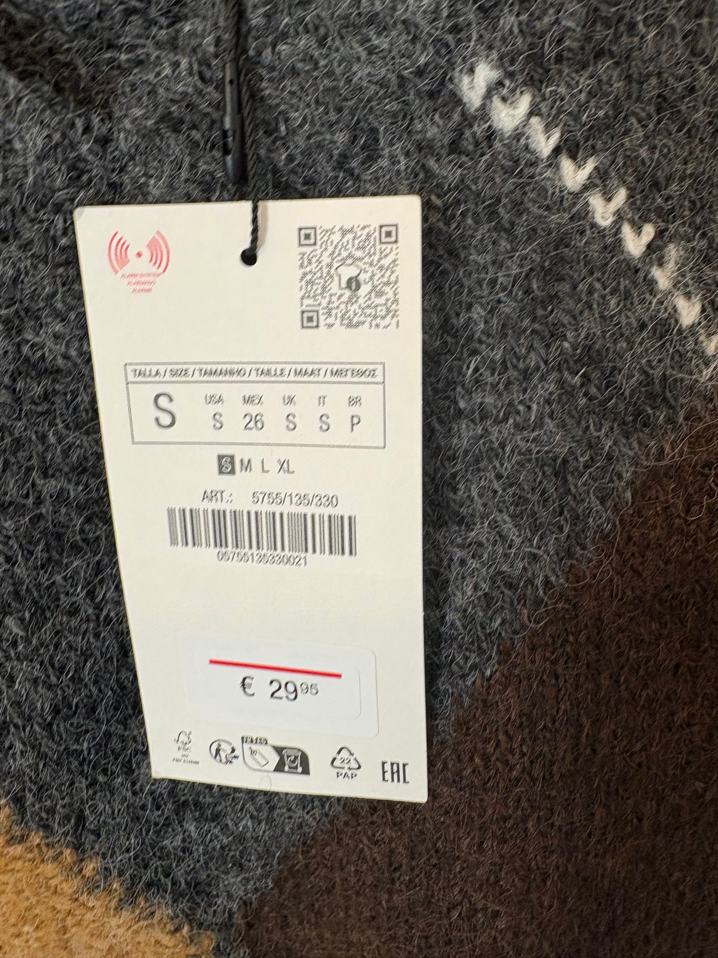 ZARA, Jersey rombos cuello pico