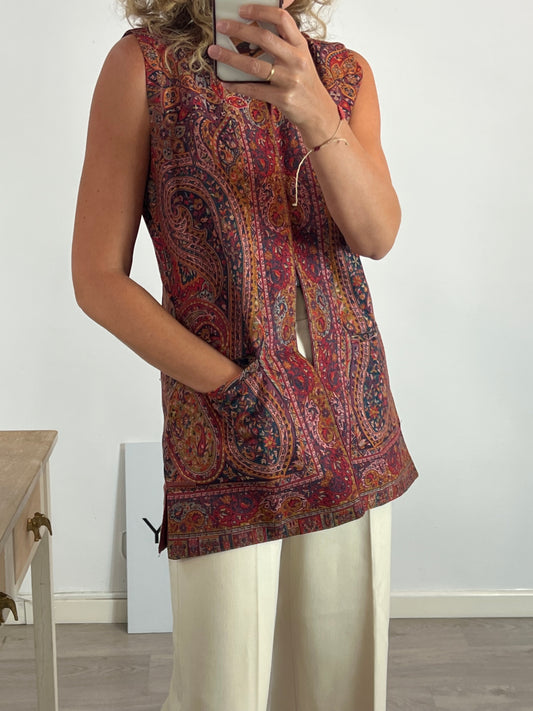 OTRAS. Chaleco estampado burdeos T.L