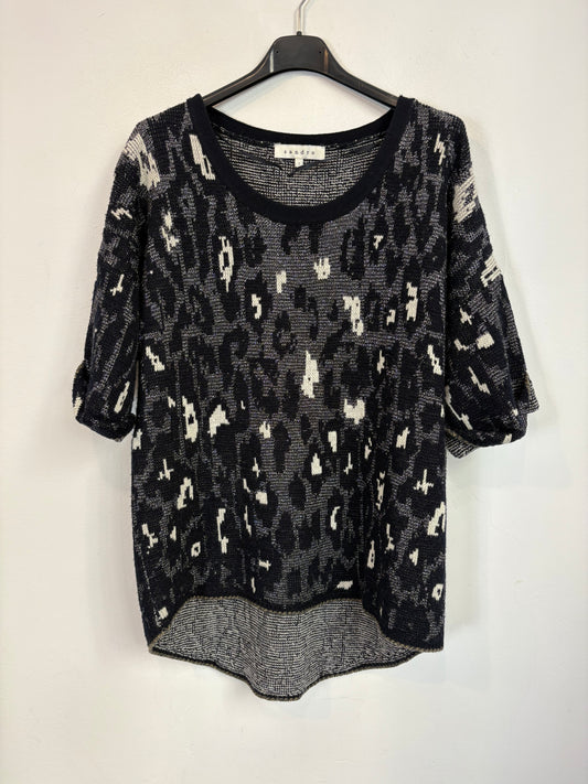 SANDRO. Top punto negro estampado lana