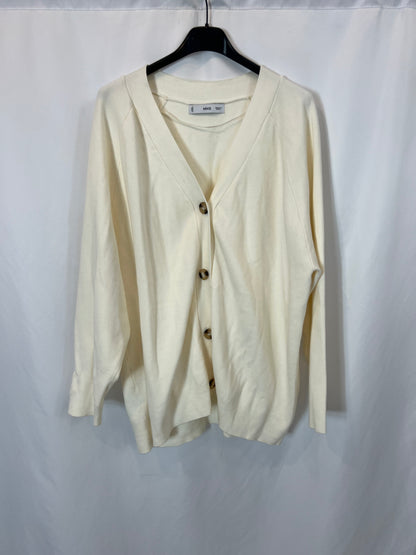 MANGO. Cárdigan color crudo detalle botones. T M