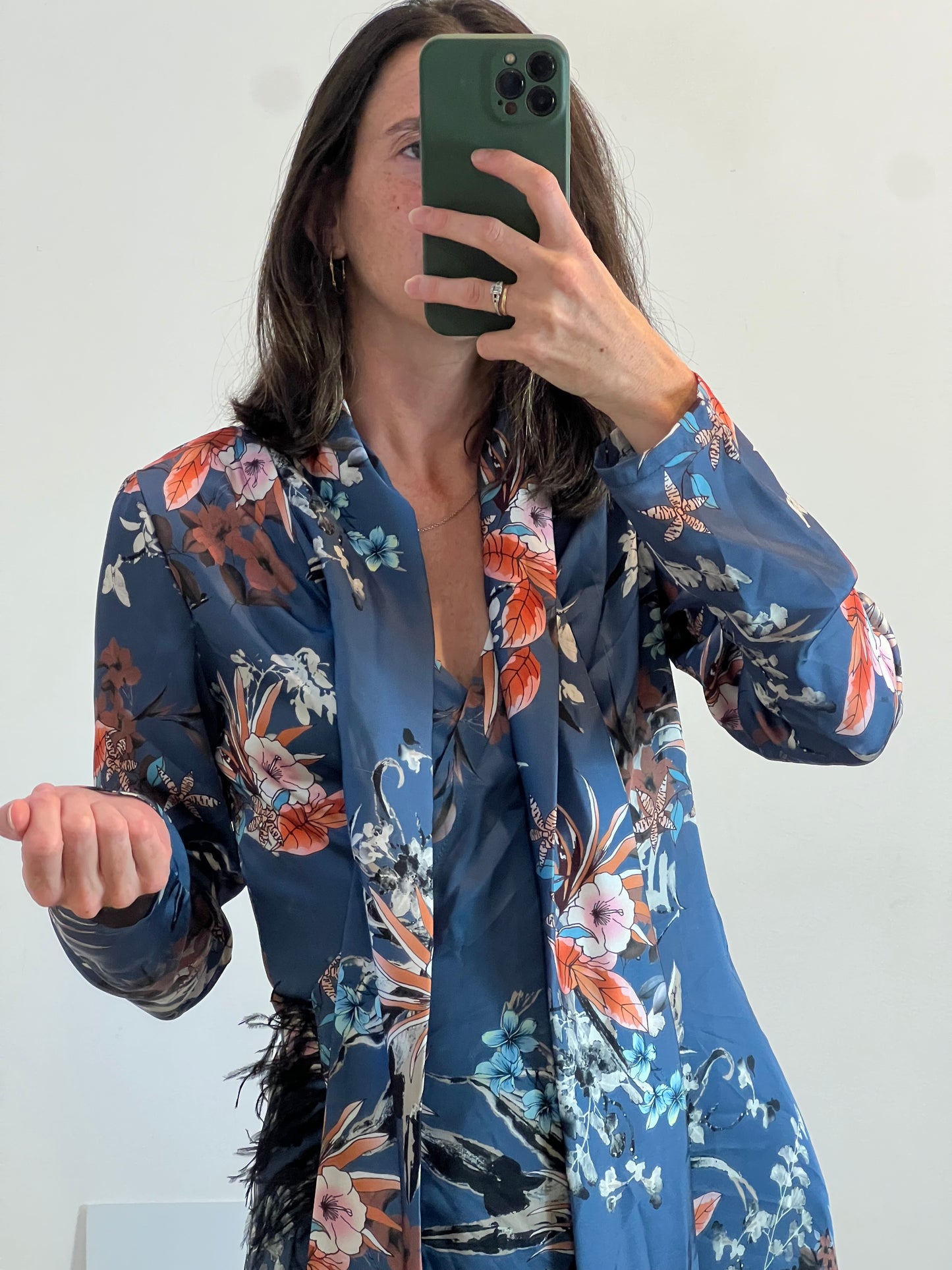 WENDY DRESS. Vestido fluido cruzado plumas. T S