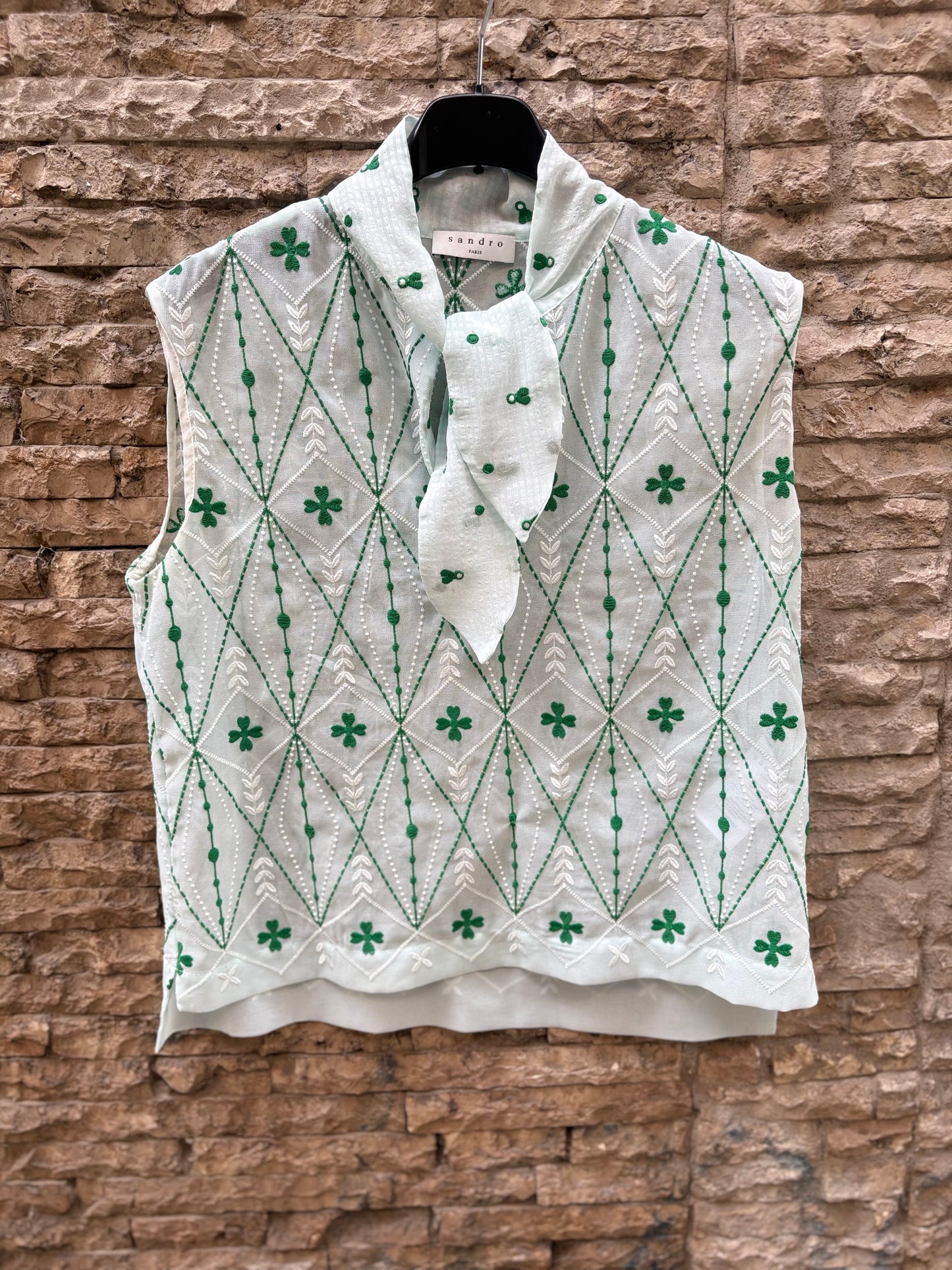 AMEÉ. Sleeveless fringed sweater S.(s)