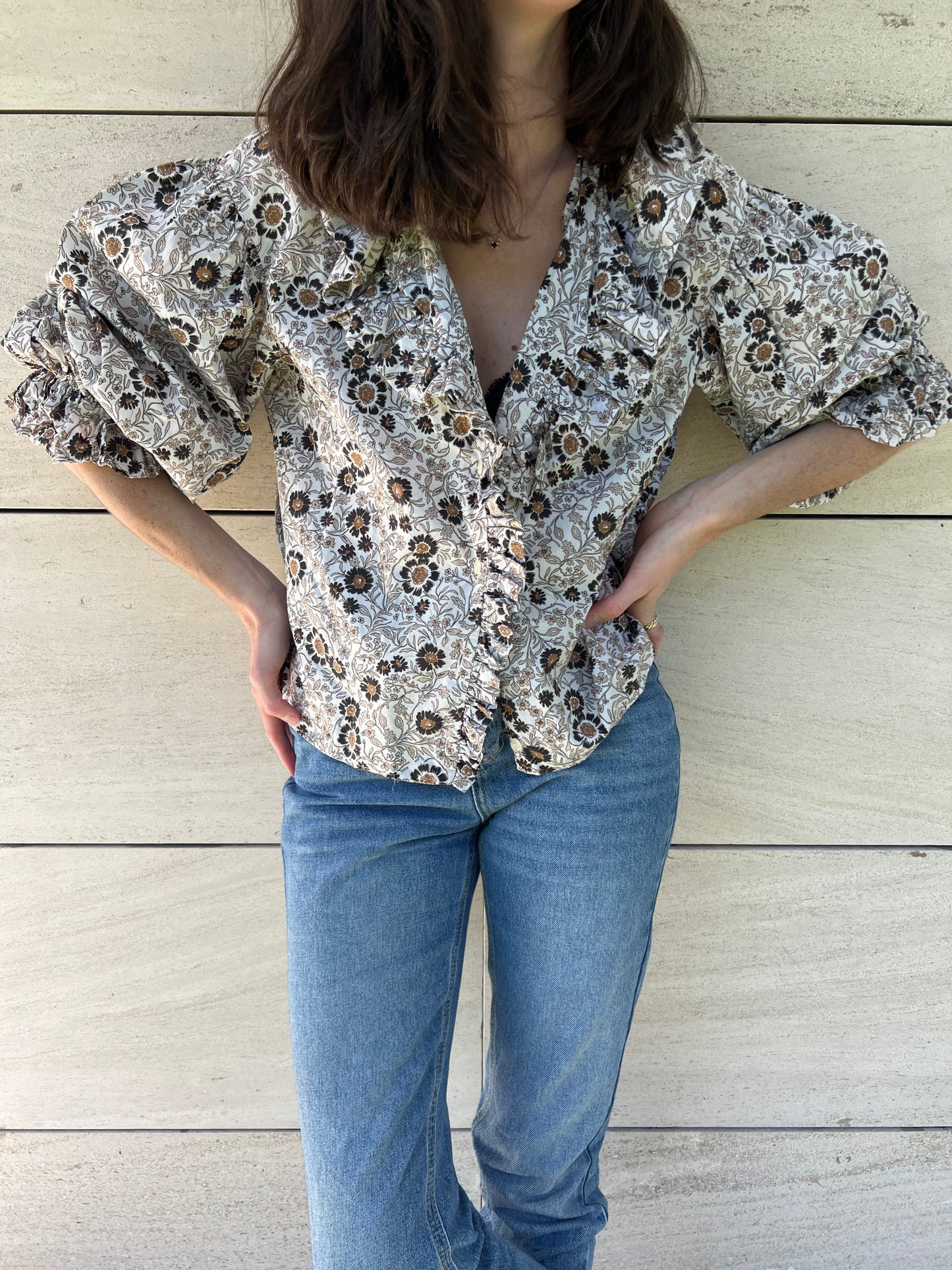 ZARA. Beige floral blouse T.xs
