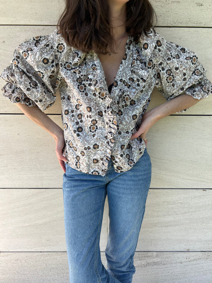 ZARA. Beige floral blouse T.xs