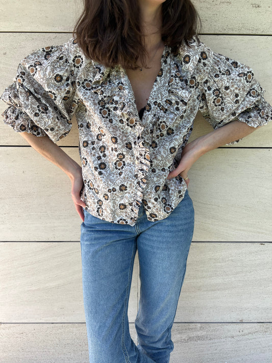 ZARA. Beige floral blouse T.xs
