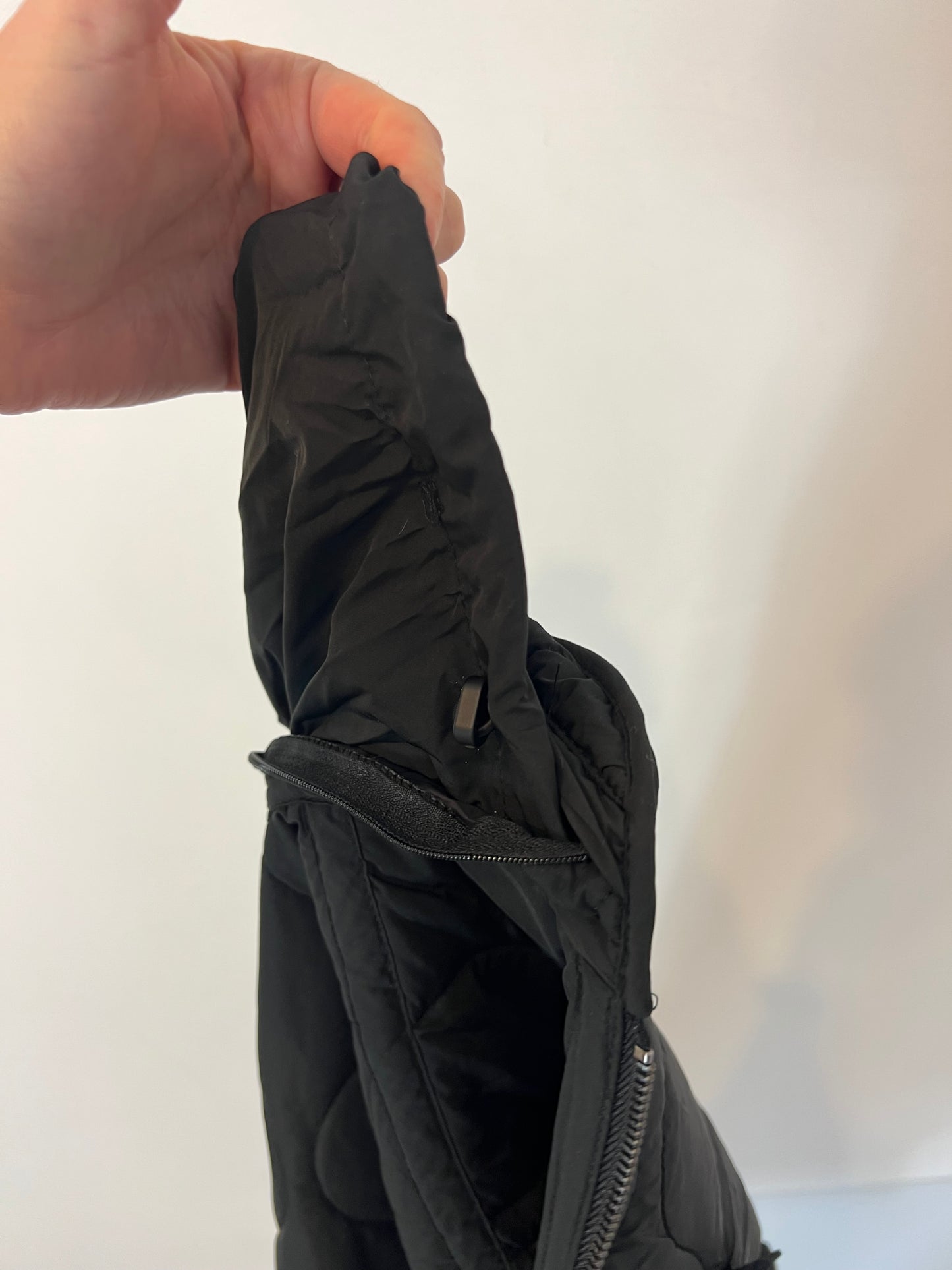 ZARA. plumas negro sin mangas T.s