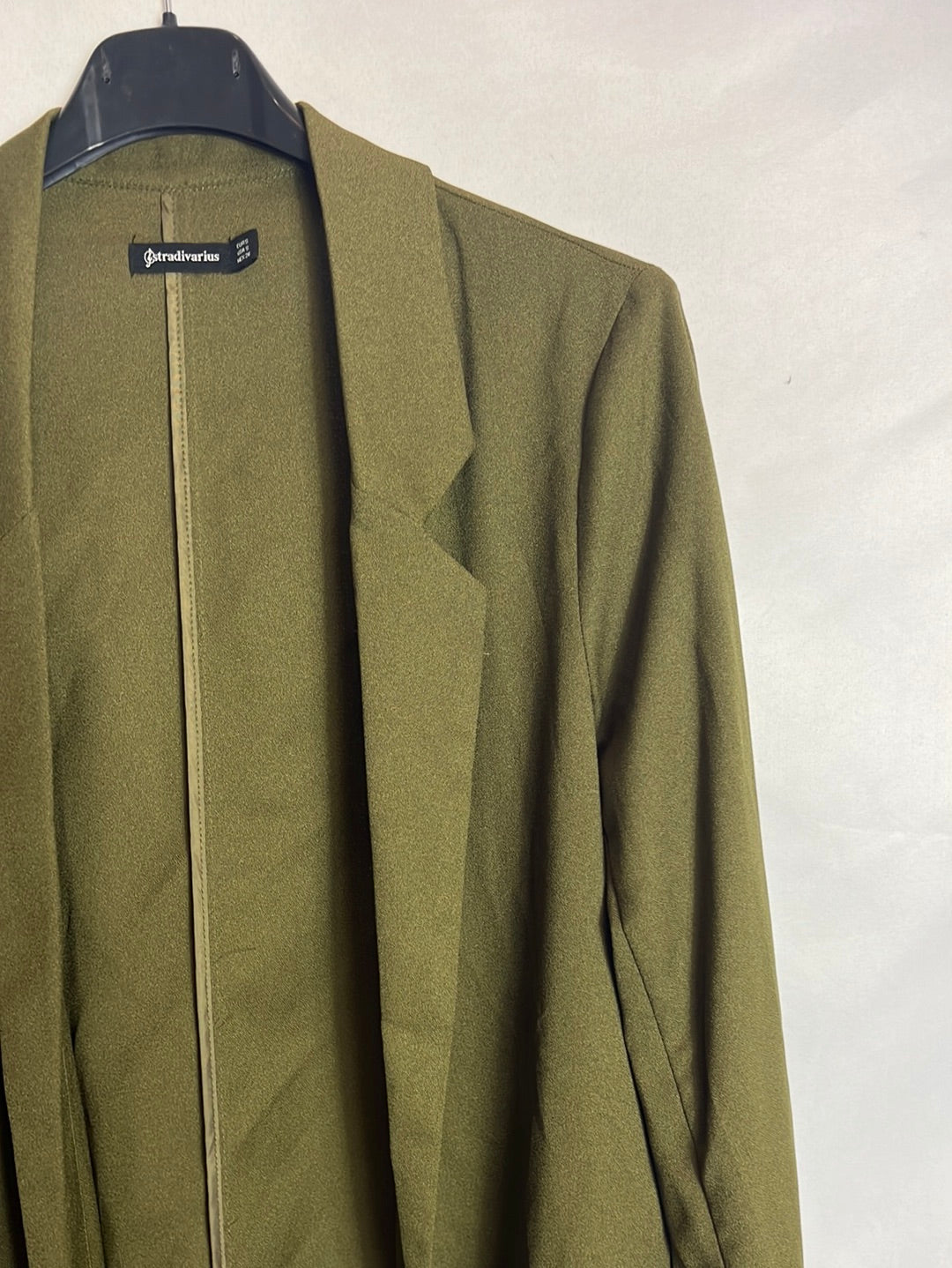 STRADIVARIUS. Blazer verde fina T.s