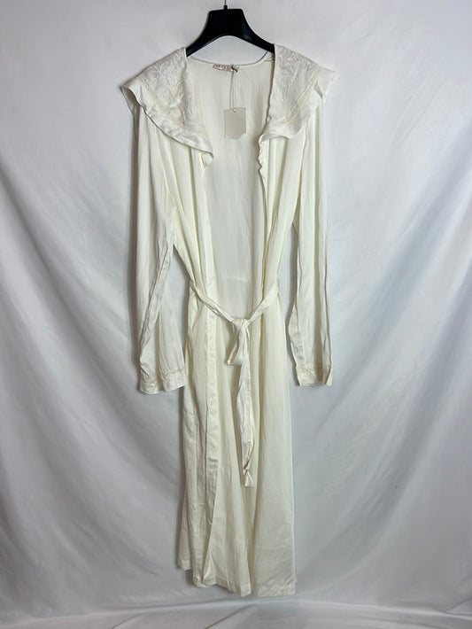 ZARA HOME. Bata blanca bordada T.l