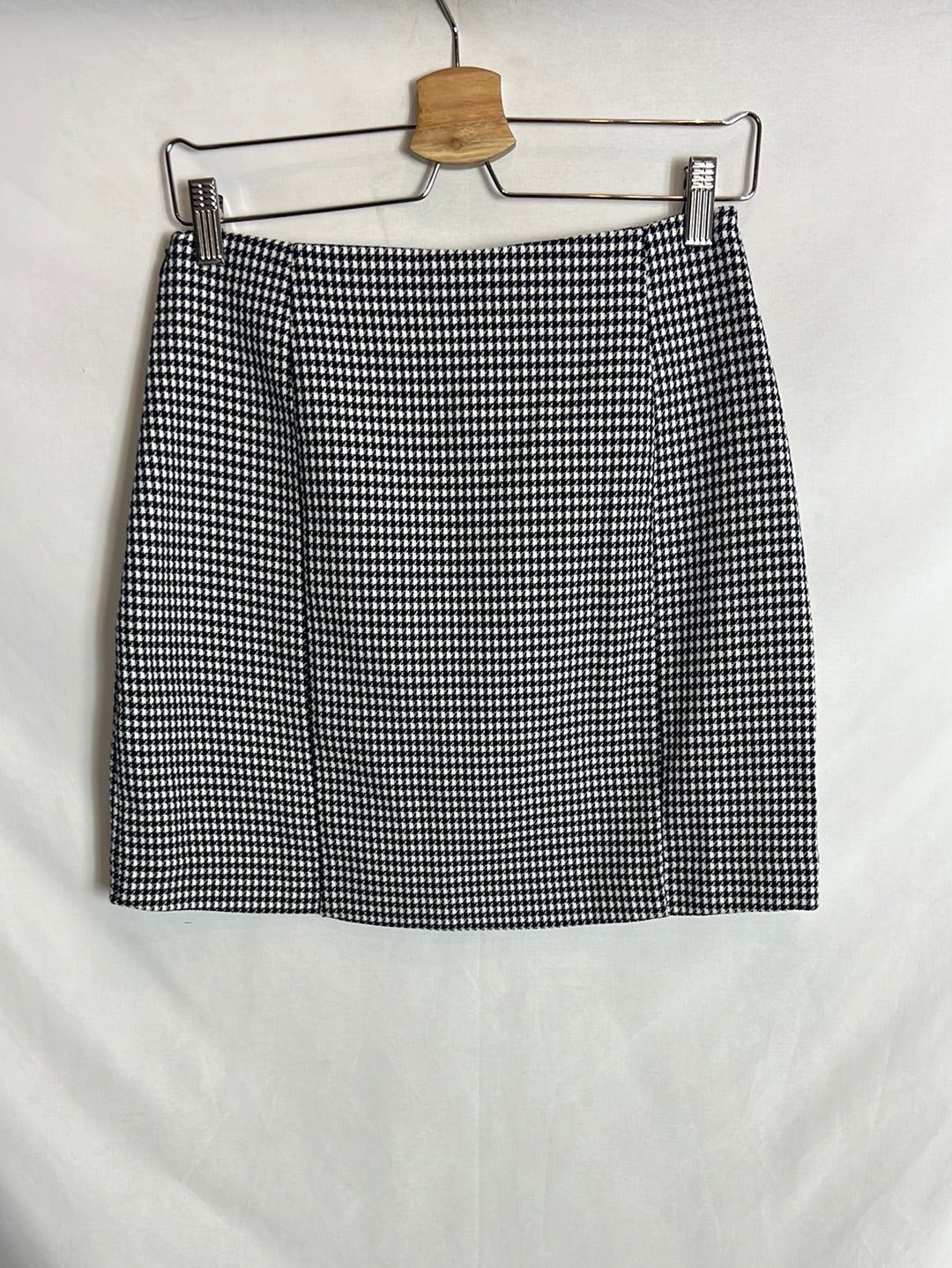 MANGO. Falda corta pata de gallo T.s