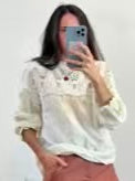 CARLOTA&CO. Blusa color crudo detalles bordados