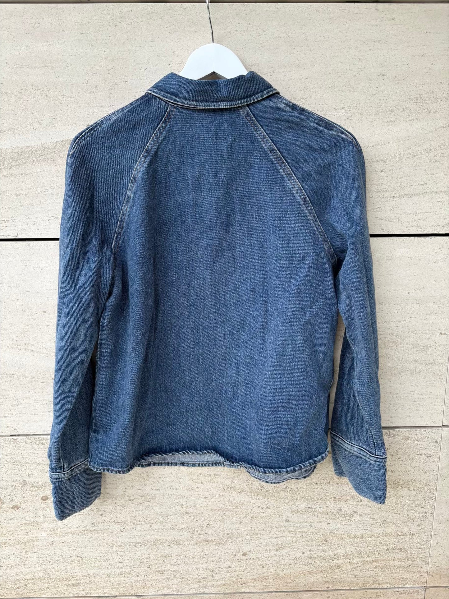 ZARA. Camisa denim bolsillo