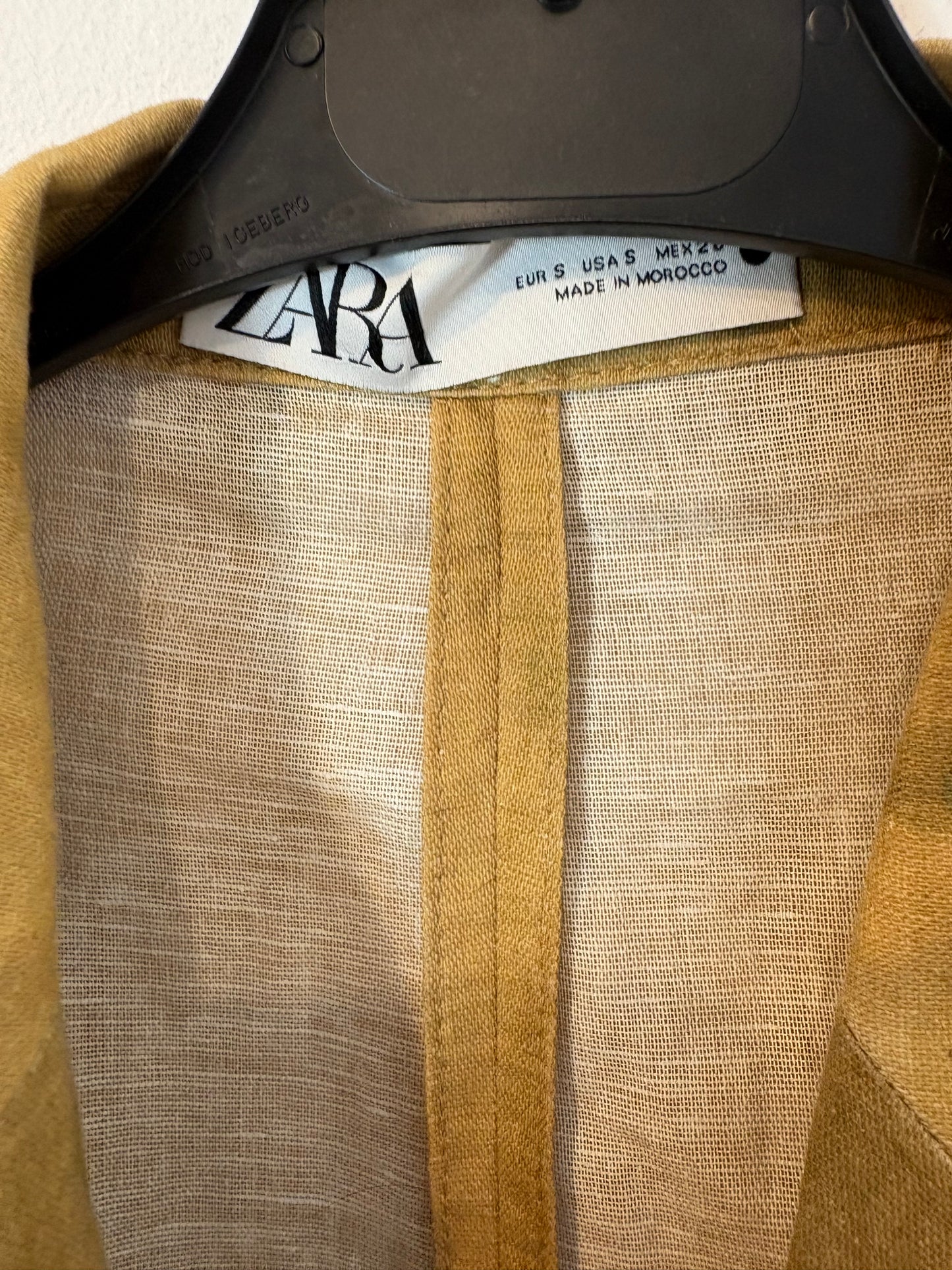 ZARA. Conjunto tie die lino