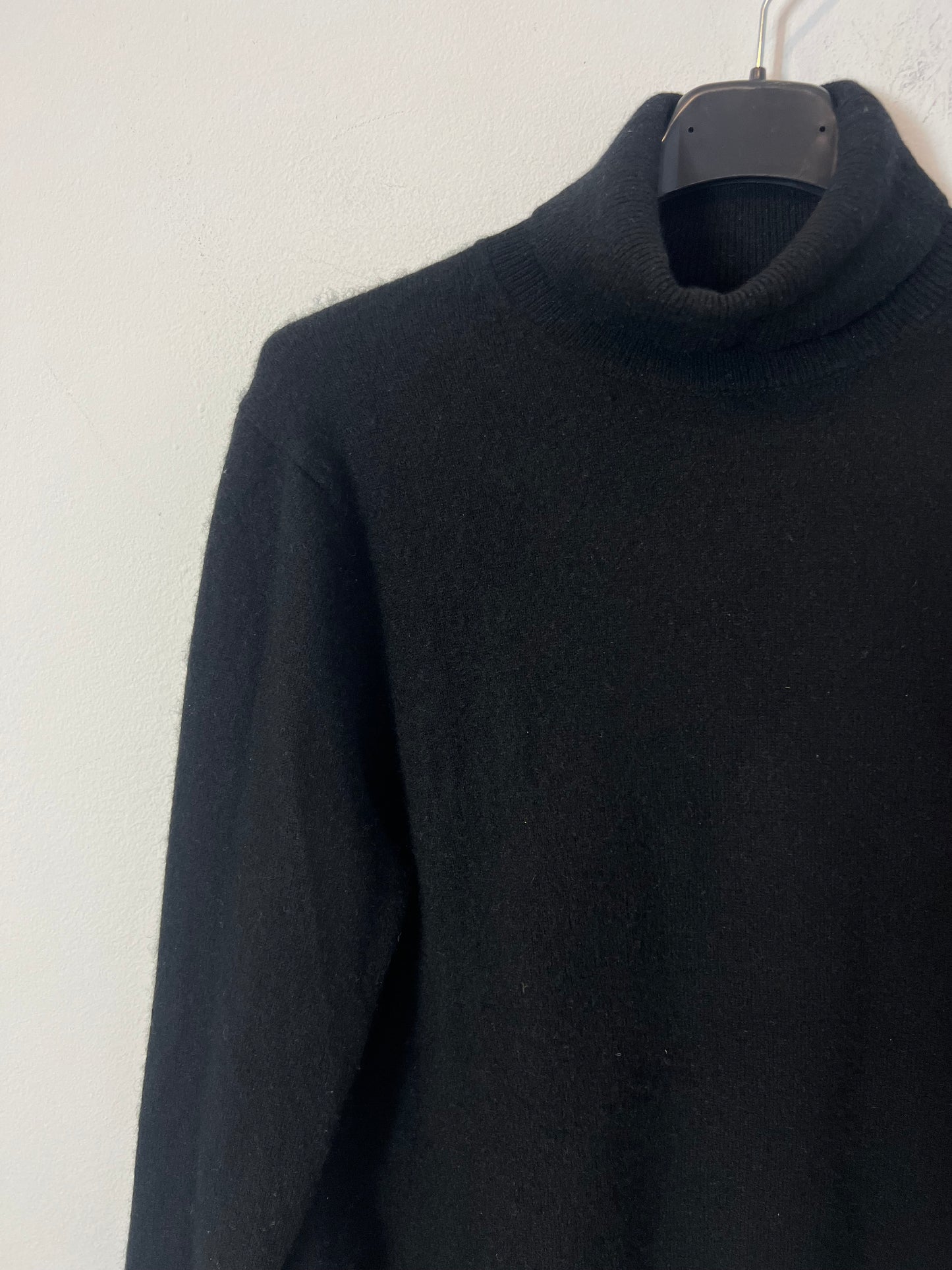 ZARA. Black cashmere Ts sweater