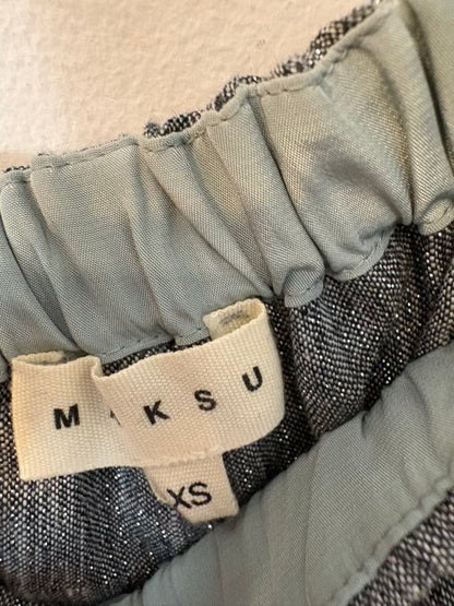 MAKSU. Total look fluido hilos brillo
