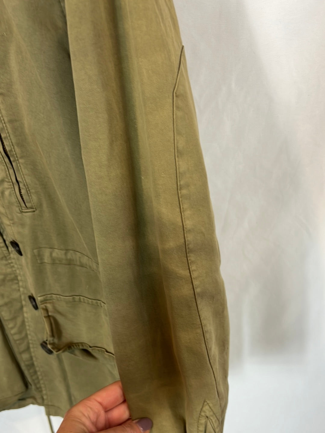 ZARA. Parka verde abotonada T.xs