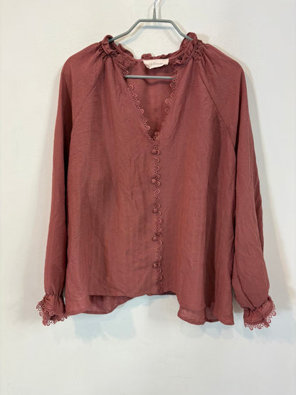 POLÍN ET MOI. Blusa fluida rosa oscuro detalles