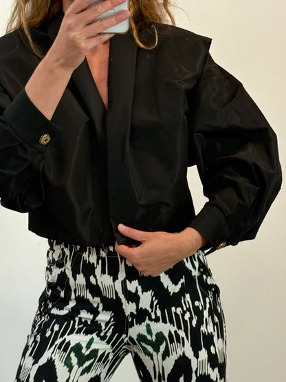 CARMEN MARCH. Chaqueta negra volumen