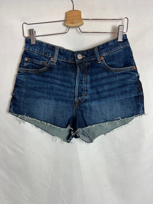 H&amp;M. Dark denim shorts S.38