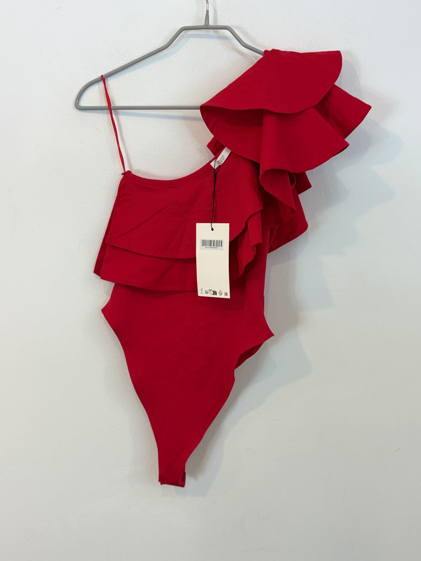 ZARA. Body rojo volante