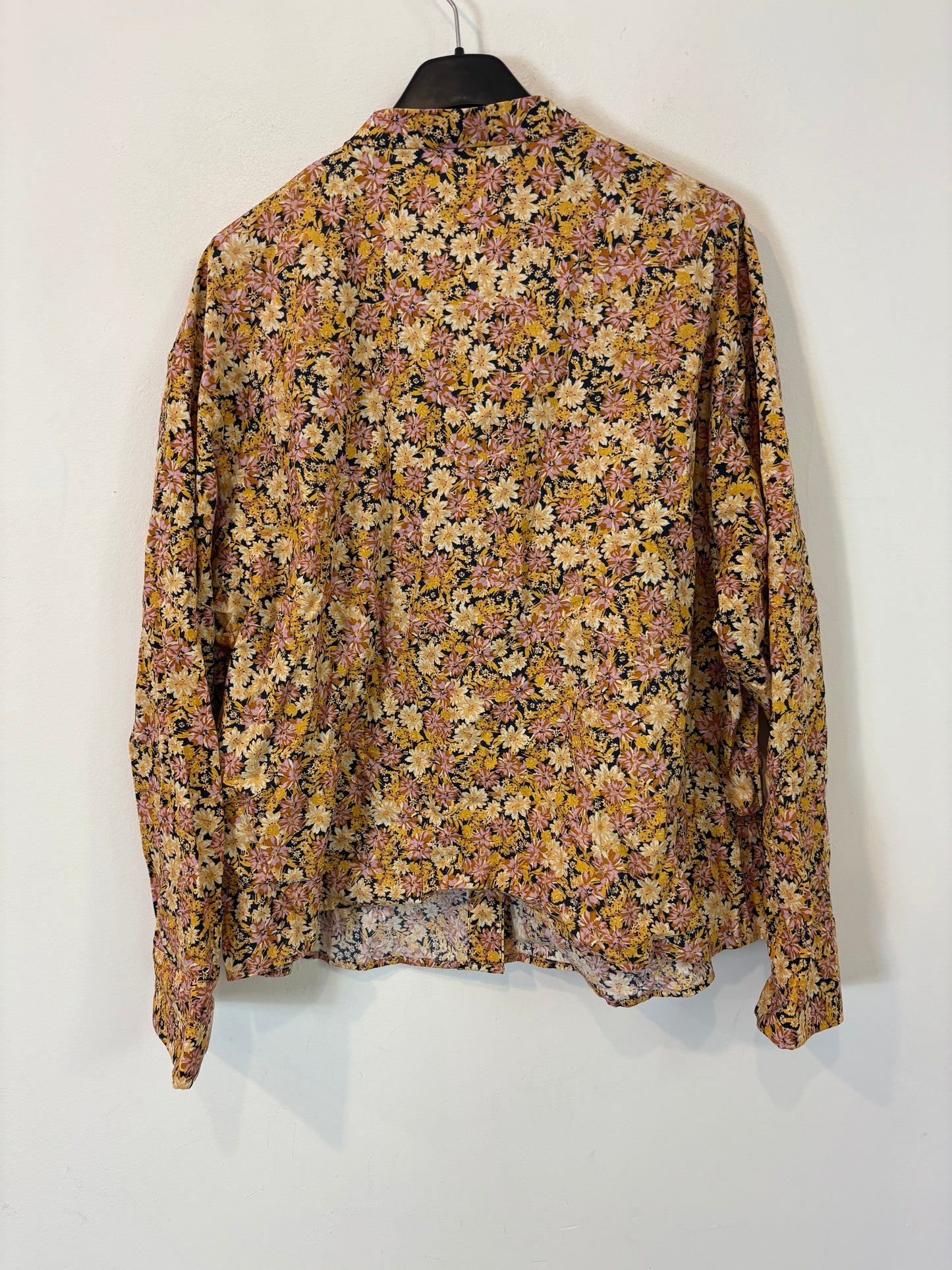 MANGO. Blusa estampado flores. T M