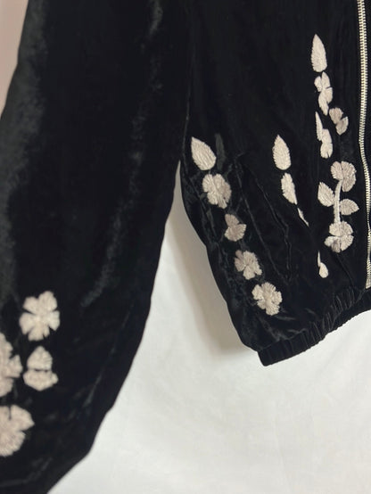 MANGO. Bomber negra terciopelo T.13-14 años (xxs)