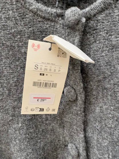 ZARA. Chaqueta gris punto botones
