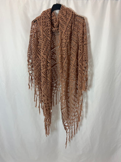 MUCHE ET MUCHETTE. Crocheted beige shawl