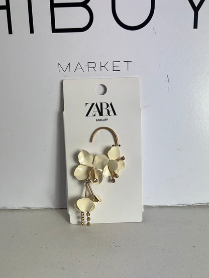 ZARA. Pendiente flores unitario