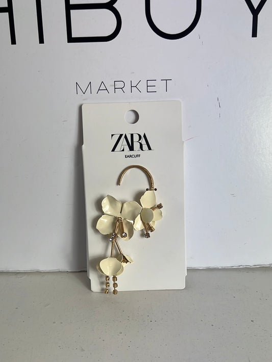 ZARA. Single flower earring