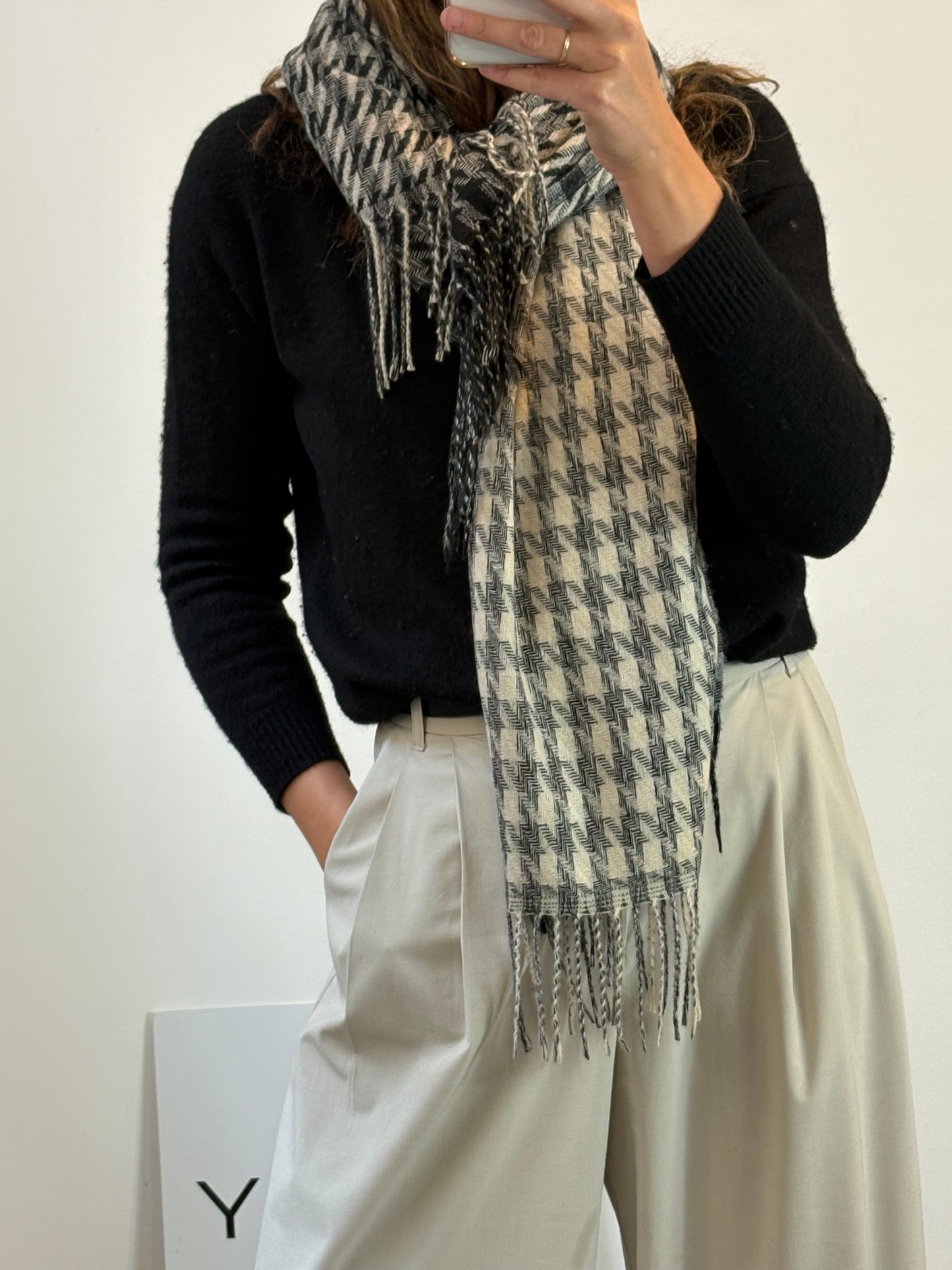 OTRAS.  Bufanda pata de gallo lana