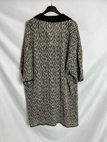 MANGO. Total look Chaqueta y pantalón fluidos hilos brillo. TXL