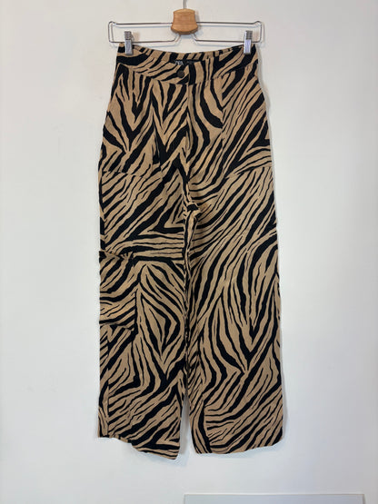 ZARA. Flowing two-tone suit jacket. Size XS/A