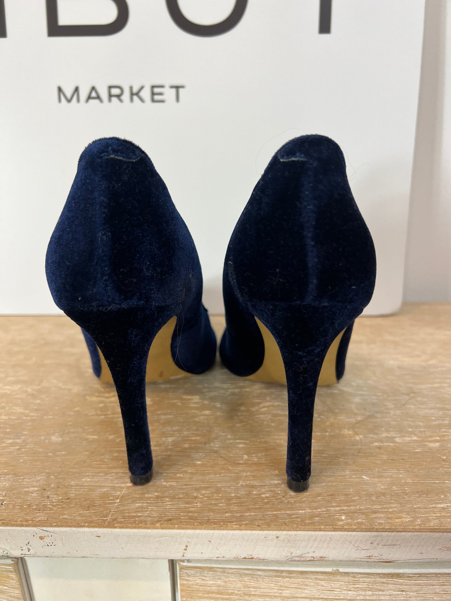 AUTOGRAPH. Salones azules terciopelo. T 38