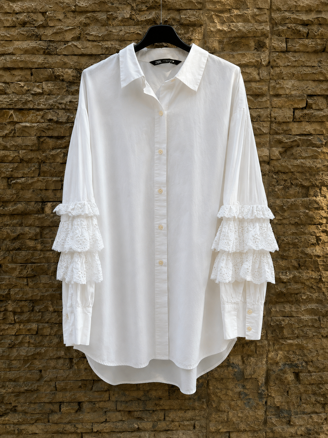 ZARA. Camisa blanca detalle manga