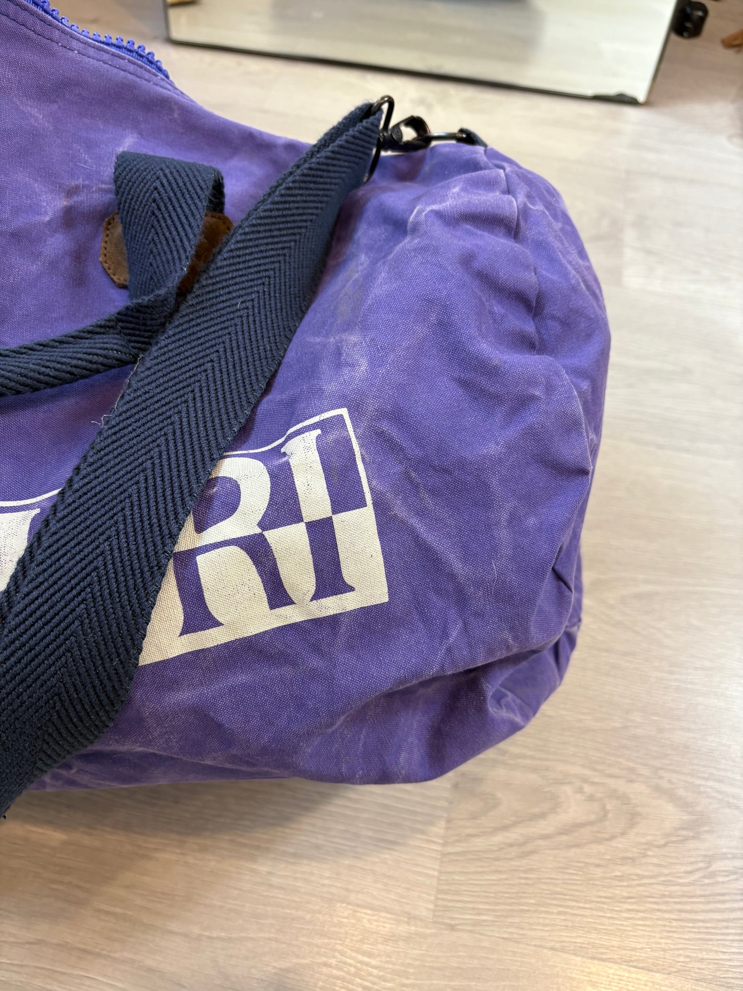 NAPAPIJRI. Bolsa deportiva /de viaje morada