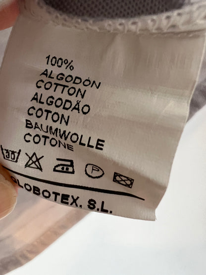 OTRAS. Camisa gris claro textura. T 2 años