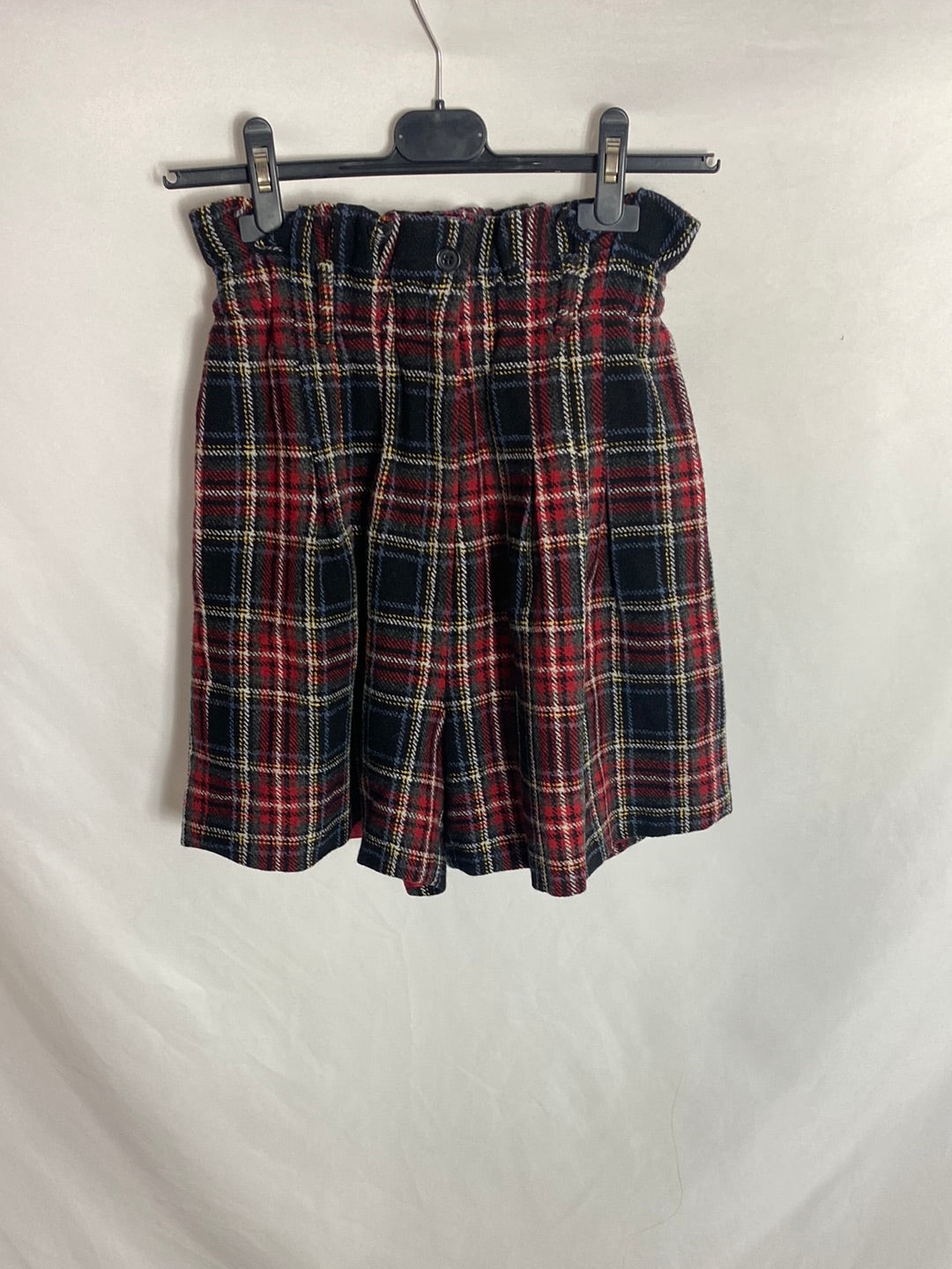 COOSY. Pantalones cortos cuadros.