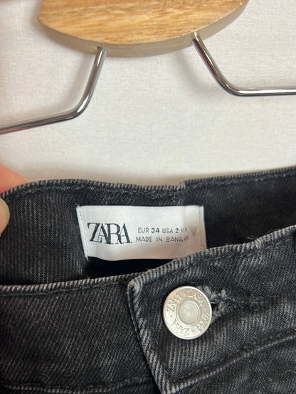 ZARA. Straight buttoned denim. T 34
