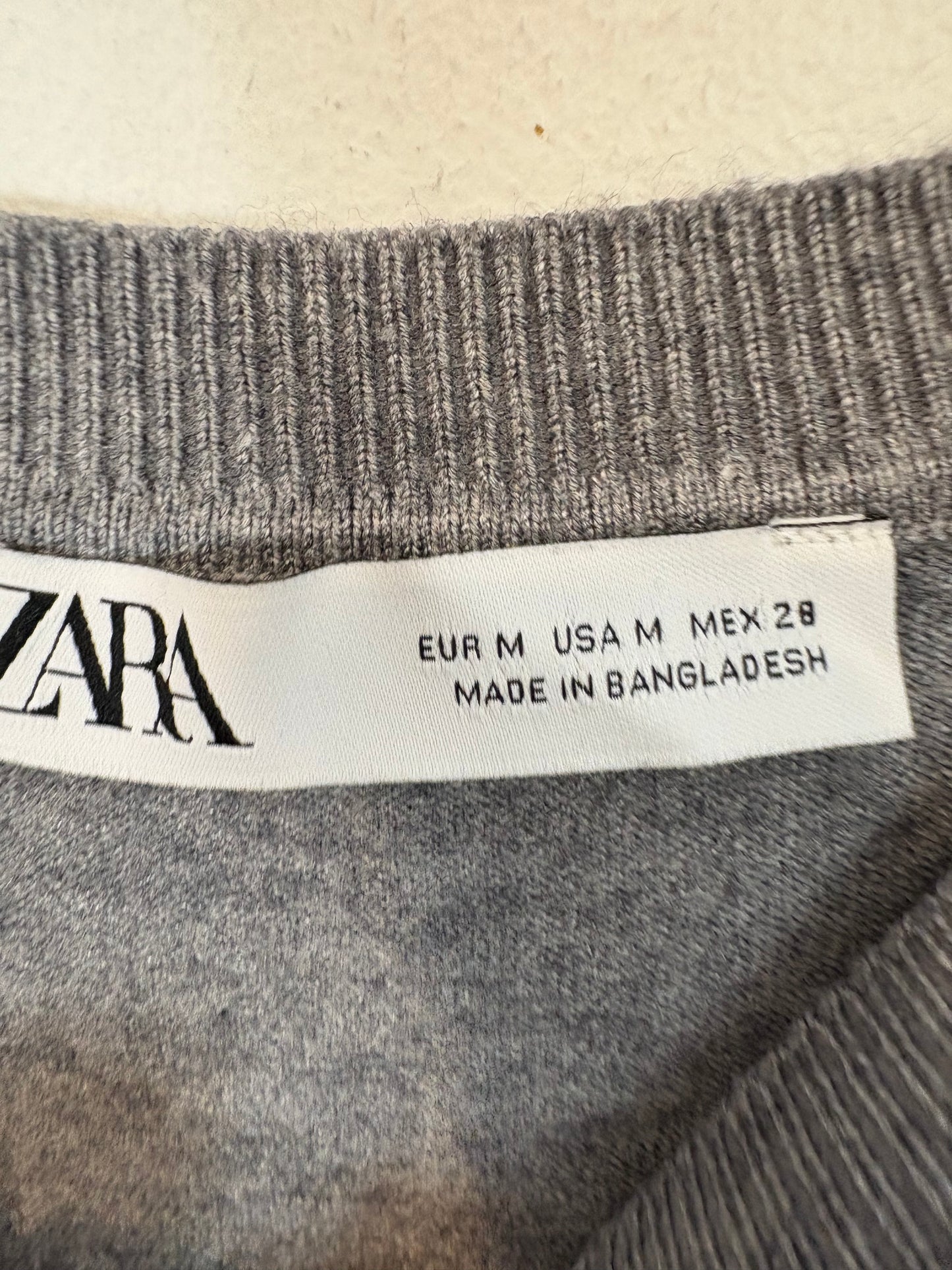 ZARA. Fine gray sweater. TM