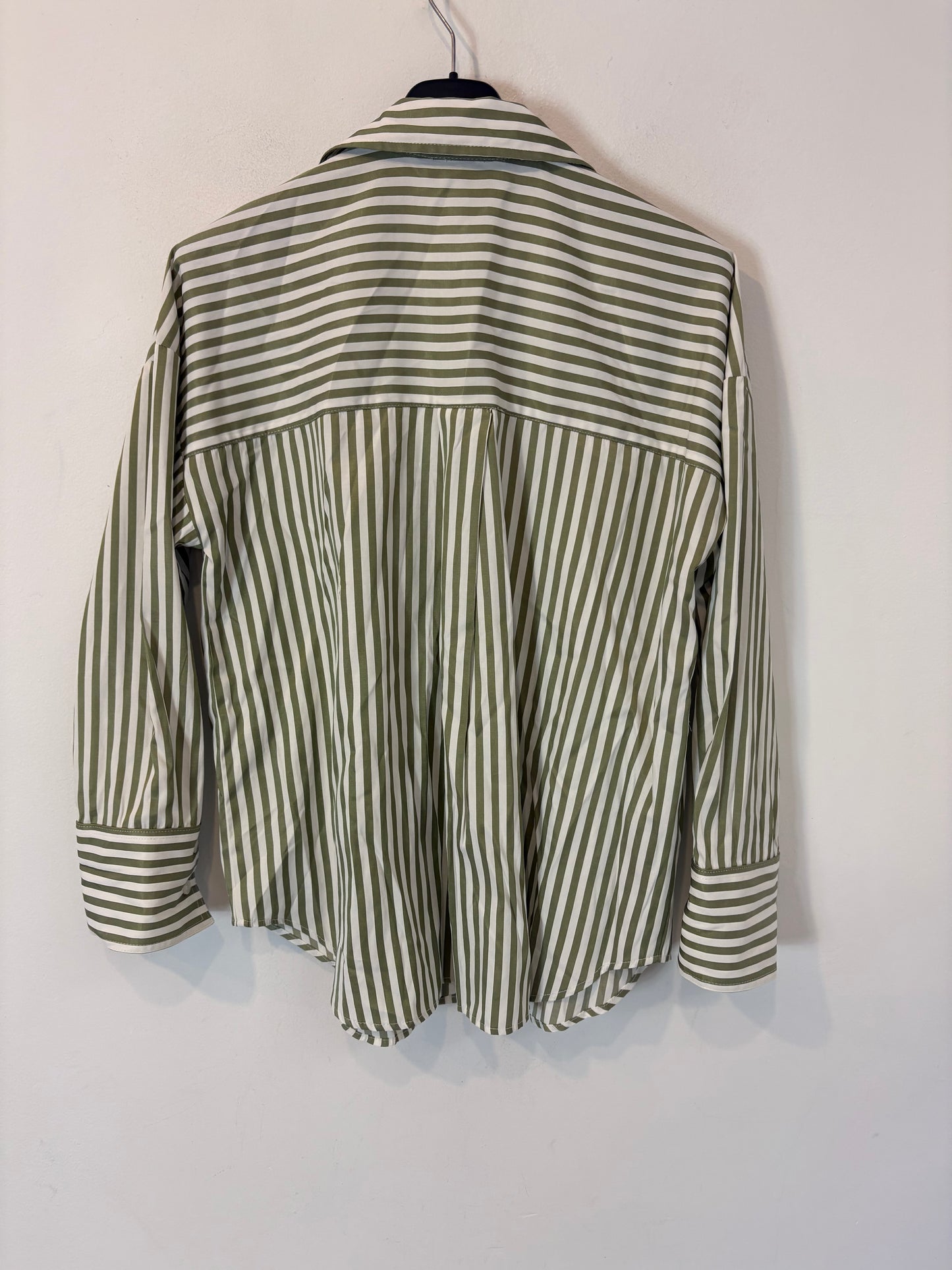 ZARA. Green striped shirt. XS(S)