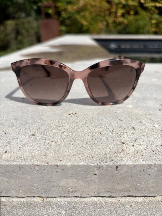 CAROLINA HERRERA. Gafas de sol  logo