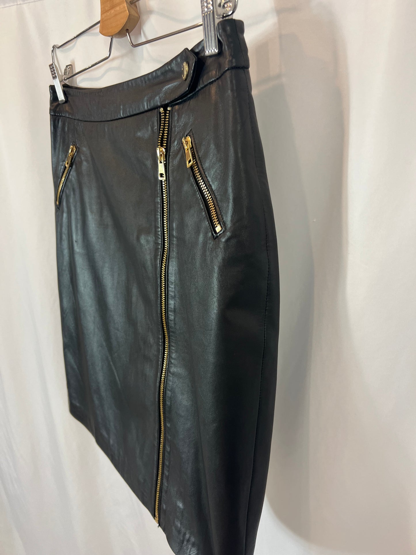 AMITIE. Black leather skirt size 38