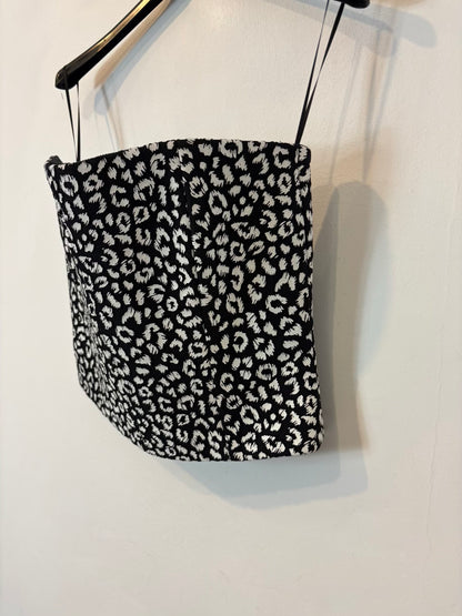 CARMEN MARCH.  Top bustier textura blanco y negro