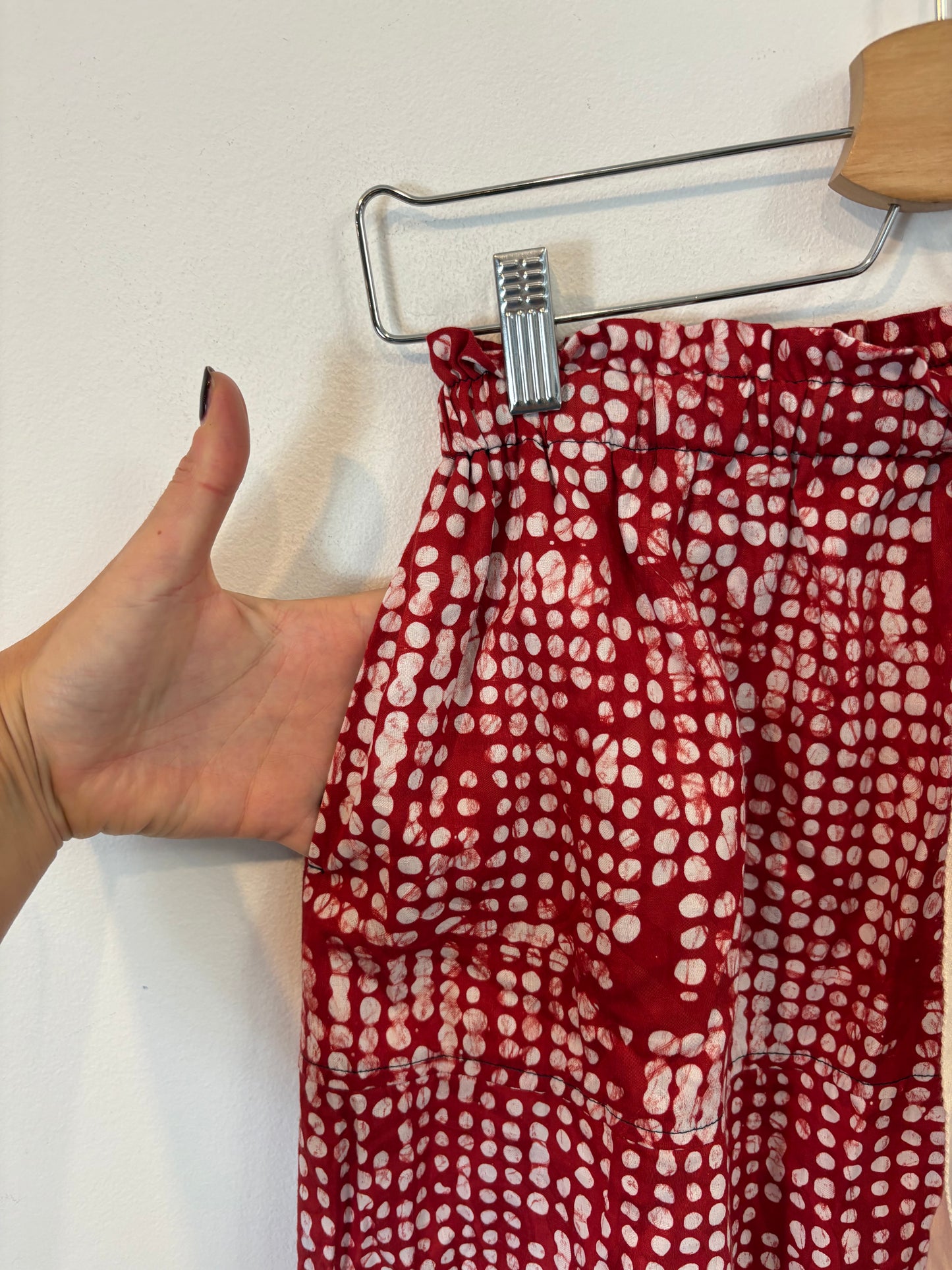 KIMALÉ. Conjunto falda y camisa roja estampada. T 36