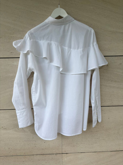 AMPI VERA. Blusa blanca fluida volante