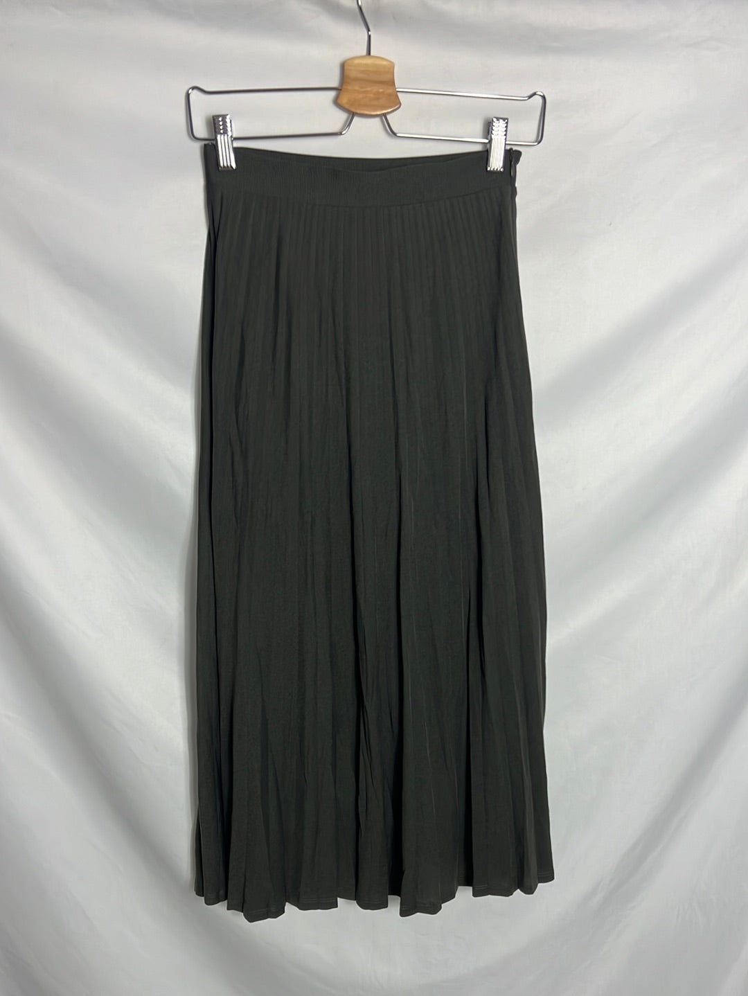 MASSIMO DUTTI. Falda midi plisada. T XS